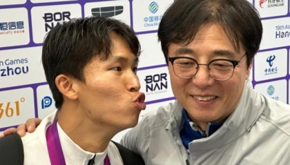 开云体育官方下载-比李刚仁还强的黄义助二世 韩国头号功臣假吻恩师