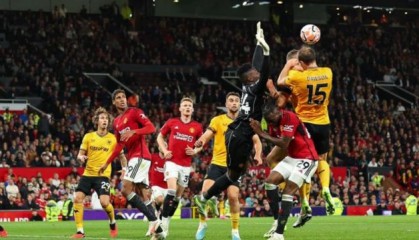 开云体育官方下载-林良锋：曼联太狼狈太侥幸，滕哈赫离谱但纠错靠谱